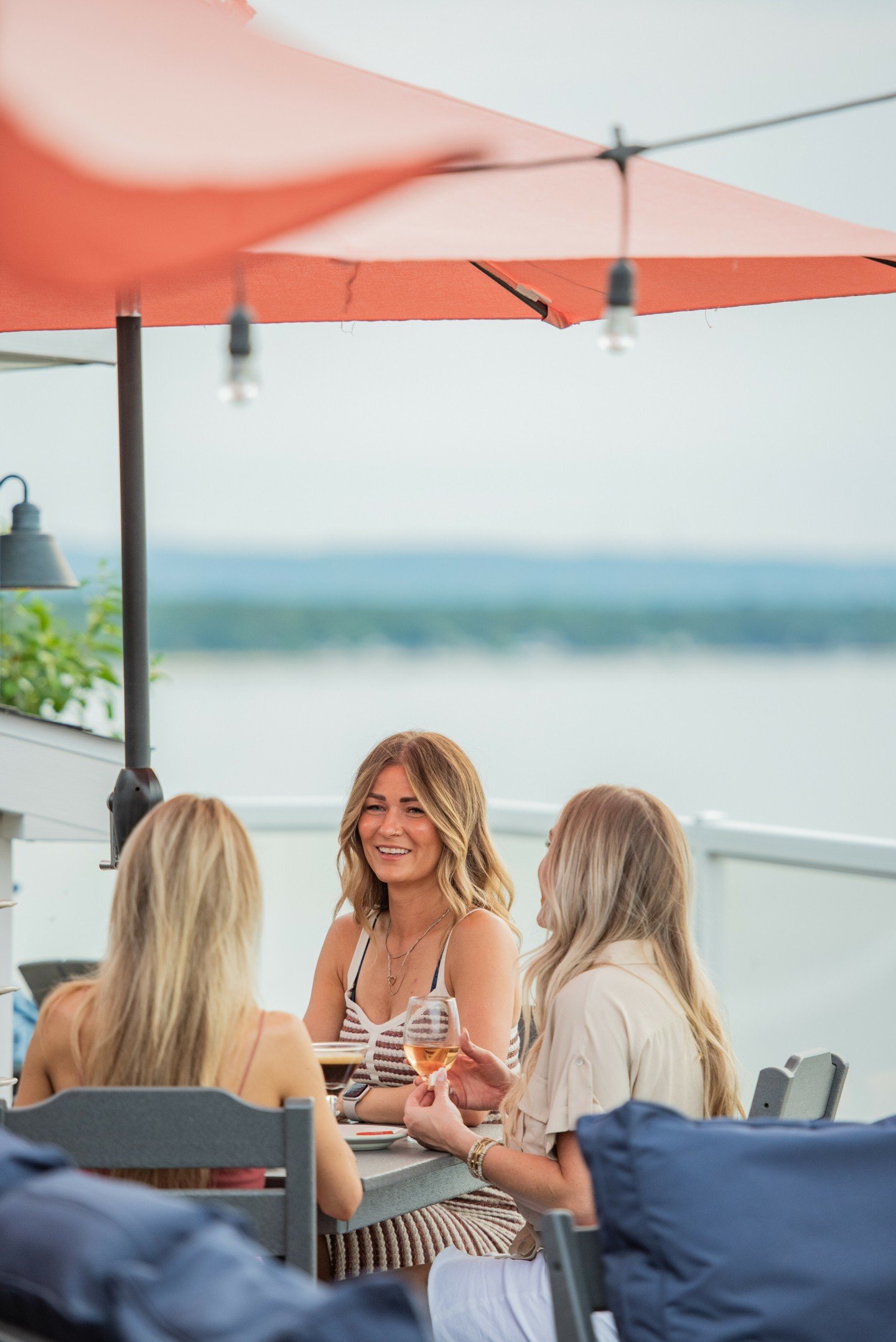 Happy Wine Wednesday! 🍷 Join us all day, every Wednesday for $2 off any wine, draft, or soda flight. 

#BlushRooftopTerrace #AlexandraInnTC #traversecity