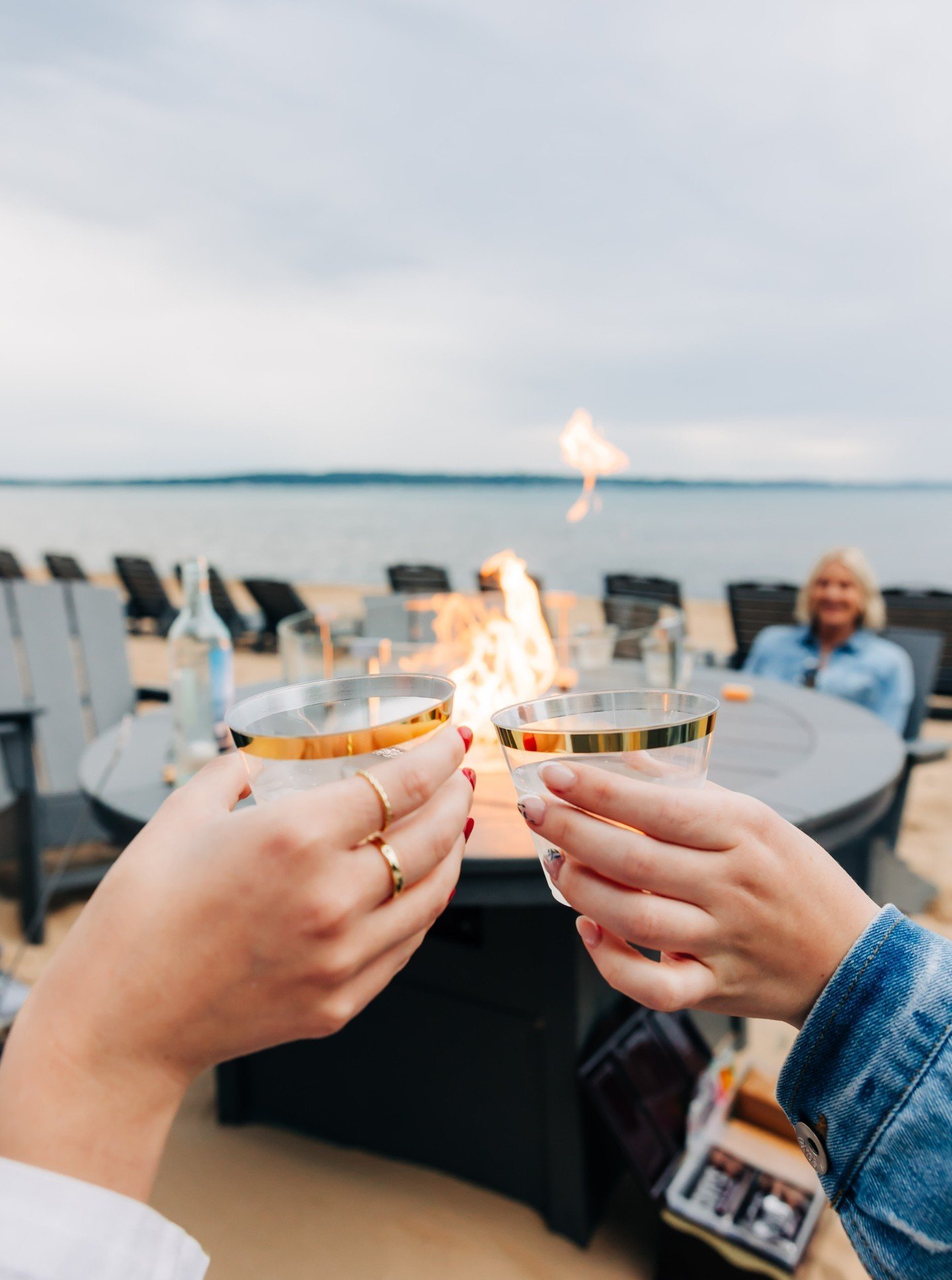 Happy Fourth of July! 🇺🇸 Wishing everyone a relaxing, safe, and fun Independence Day. 

Join us at Blush this afternoon to see Hanna von B. perform from 2-4 PM. 🎶  If you're on East Bay today, remember you can visit us by boat! Anchor out in front